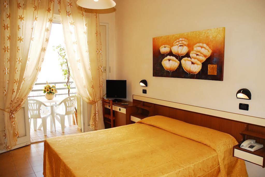 Hotel Devon Rooms & Breakfast Cesenatico Zewnętrze zdjęcie