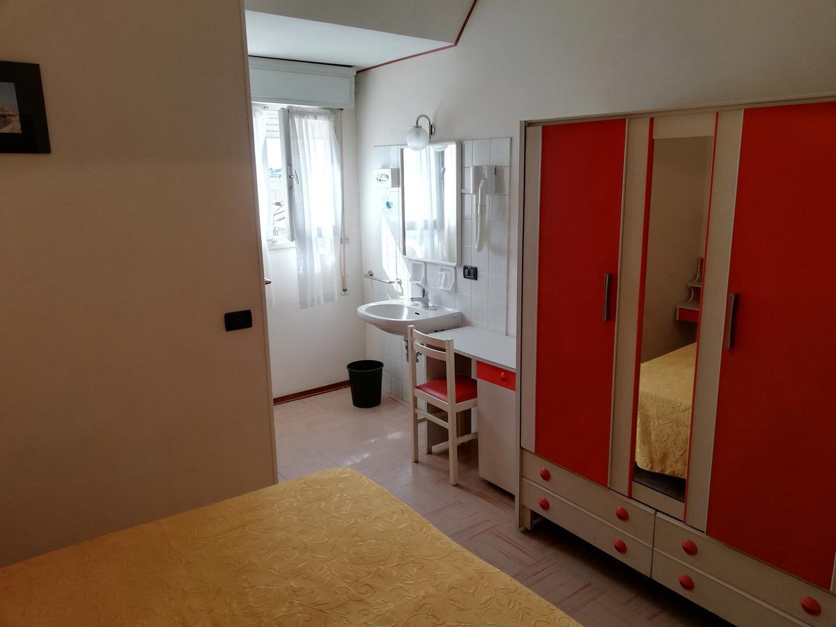 Hotel Devon Rooms & Breakfast Cesenatico Zewnętrze zdjęcie