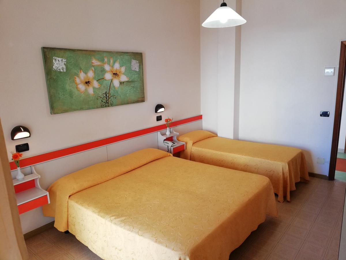 Hotel Devon Rooms & Breakfast Cesenatico Zewnętrze zdjęcie